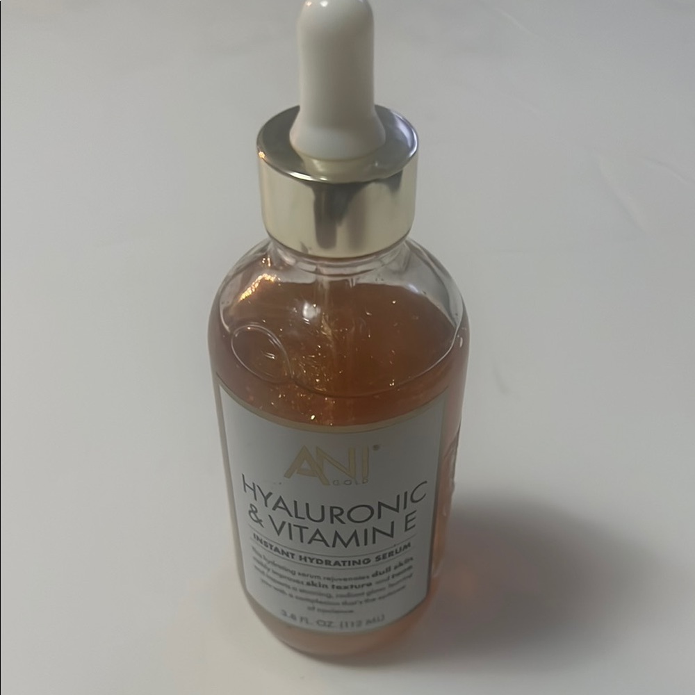 Ani Gold Hyaluronic & Vitamin Instant hydrating Serum